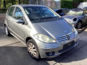 Gebruikte Koplamp rechts Mercedes A (W169) 1.7 A-170 5-Drs. Prijs € 60,00 Margeregeling aangeboden door Gebr Opdam B.V.