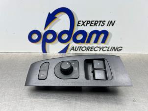 Gebruikte Ruit schakelaar elektrisch Volkswagen Fox (5Z) 1.2 Prijs € 50,00 Margeregeling aangeboden door Gebr Opdam B.V.