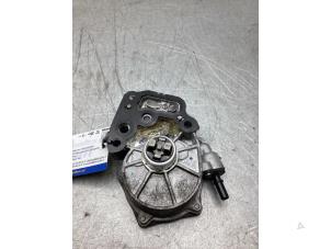 Gebruikte Vacuumpomp Rembekrachtiging Opel Karl 1.0 12V Prijs € 100,00 Margeregeling aangeboden door Gebr Opdam B.V.