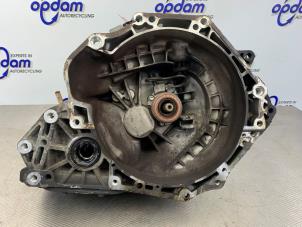 Gebruikte Versnellingsbak Opel Astra H (L48) 1.6 16V Prijs € 299,00 Margeregeling aangeboden door Gebr Opdam B.V.