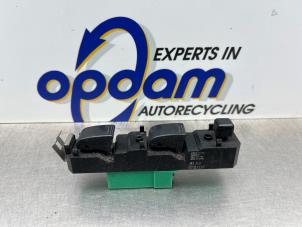 Gebruikte Raam schakelaar elektrisch Suzuki Alto (RF410) 1.1 16V Prijs € 50,00 Margeregeling aangeboden door Gebr Opdam B.V.