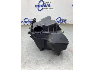 Gebruikte Luchtfilterhuis Mercedes B (W245) 2.0 B-200 16V Turbo Prijs € 20,00 Margeregeling aangeboden door Gebr Opdam B.V.