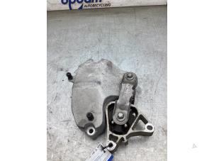 Gebruikte Motorrubber Mercedes GLA AMG (156.9) 2.0 45 AMG Turbo 16V Prijs € 50,00 Margeregeling aangeboden door Gebr Opdam B.V.