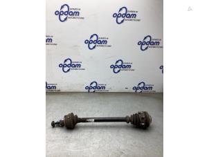 Gebruikte Aandrijfas links-achter Audi A4 (B7) 3.2 FSI V6 30V Quattro Prijs € 75,00 Margeregeling aangeboden door Gebr Opdam B.V.