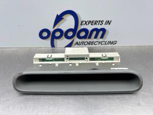 Gebruikte Display Interieur Renault Twingo (C06) 1.2 Prijs € 35,00 Margeregeling aangeboden door Gebr Opdam B.V.