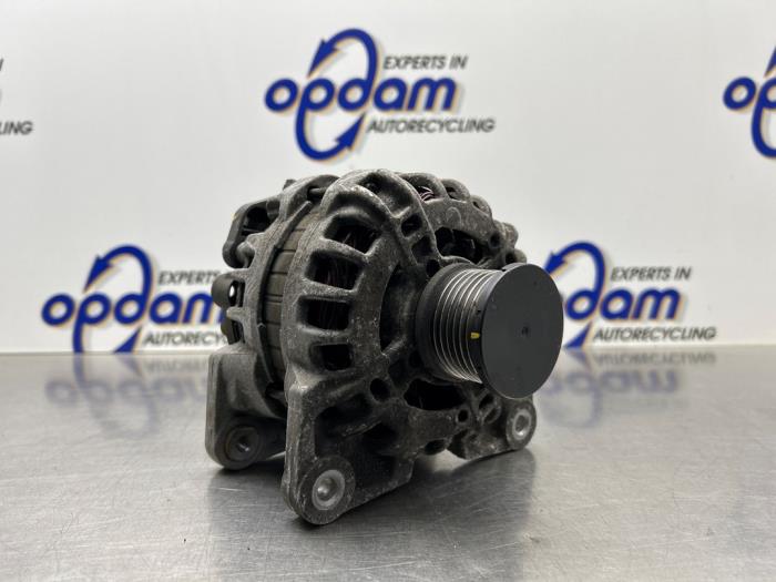 Gebruikte Dynamo Smart Fortwo Coupé (453.3) 1.0 12V Prijs € 100,00 Margeregeling aangeboden door Gebr Opdam B.V.