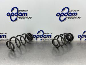 Gebruikte Schroefveer achter Smart Fortwo Coupé (453.3) 1.0 12V Prijs € 50,00 Margeregeling aangeboden door Gebr Opdam B.V.