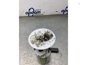 Gebruikte Benzinepomp Opel Karl 1.0 12V Prijs € 50,00 Margeregeling aangeboden door Gebr Opdam B.V.