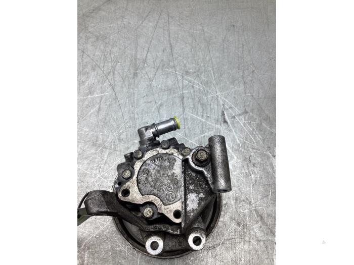 Gebruikte Pomp Servo Audi A4 (B7) 3.2 FSI V6 30V Quattro Prijs € 75,00 Margeregeling aangeboden door Gebr Opdam B.V.