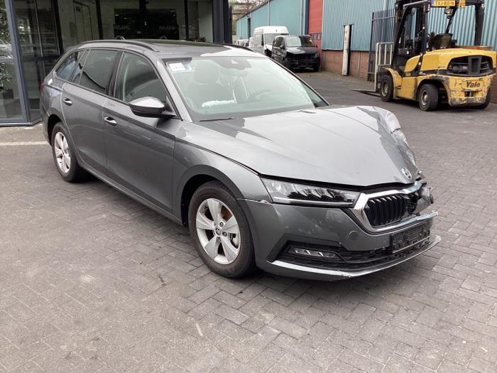 Versnellingsbak van een Skoda Octavia Combi (NXAC) 1.0 TSI e-TEC 12V 2024