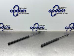 Gebruikte Set Gasdempers Achterklep BMW 1 serie (E87/87N) 116i 2.0 16V Prijs € 25,00 Margeregeling aangeboden door Gebr Opdam B.V.