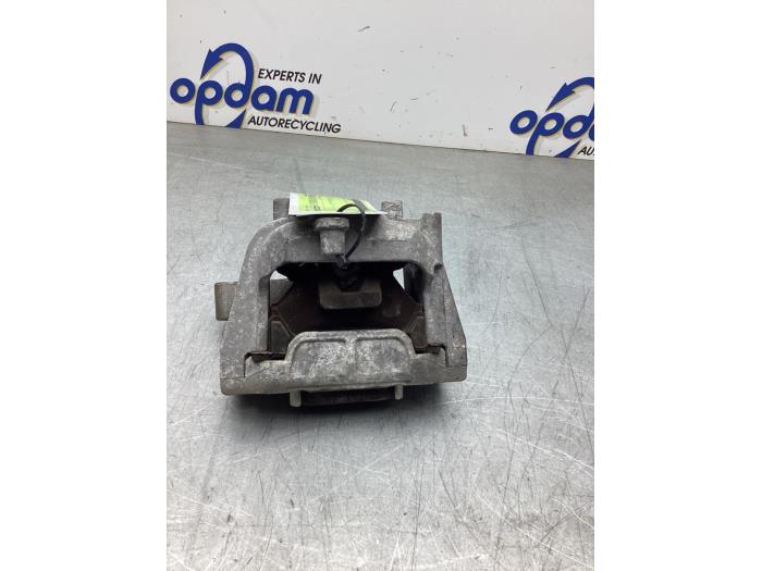 Gebruikte Motorsteun Volkswagen Caddy III (2KA,2KH,2CA,2CH) 1.6 TDI 16V Prijs € 24,20 Inclusief btw aangeboden door Gebr Opdam B.V.