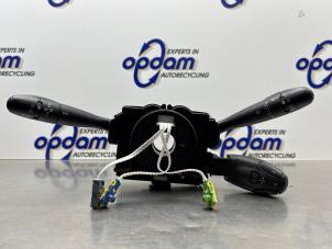 Gebruikte Licht + Raw Schakelaar Peugeot 206 (2A/C/H/J/S) 1.4 XR,XS,XT,Gentry Prijs € 125,00 Margeregeling aangeboden door Gebr Opdam B.V.