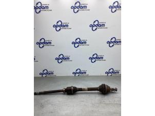 Gebruikte Aandrijfas rechts-voor Peugeot Partner (GC/GF/GG/GJ/GK) 1.6 BlueHDi 100 Prijs € 50,00 Margeregeling aangeboden door Gebr Opdam B.V.