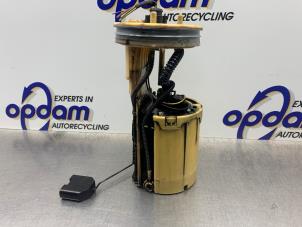 Gebruikte Brandstofpomp Elektrisch Volkswagen Multivan T5 (7E/7HC/7HF/7HM) 2.5 TDi Prijs € 75,00 Margeregeling aangeboden door Gebr Opdam B.V.