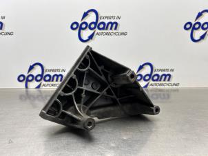 Gebruikte Motorrubber Volkswagen Caddy III (2KA,2KH,2CA,2CH) 1.6 TDI 16V Prijs € 20,00 Margeregeling aangeboden door Gebr Opdam B.V.