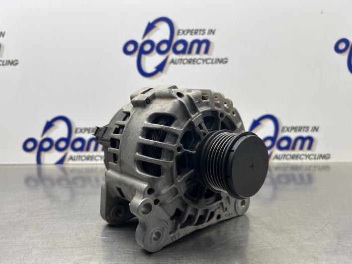 Gebruikte Dynamo Volkswagen Golf IV (1J1) 2.3 V5 GTI Prijs € 100,00 Margeregeling aangeboden door Gebr Opdam B.V.