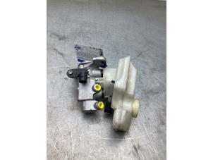 Gebruikte Hoofdremcilinder Skoda Kamiq 1.0 TSI 12V Prijs € 30,00 Margeregeling aangeboden door Gebr Opdam B.V.