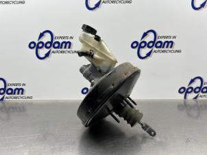 Gebruikte Rembekrachtiger Toyota Yaris II (P9) 1.3 16V VVT-i Prijs € 100,00 Margeregeling aangeboden door Gebr Opdam B.V.