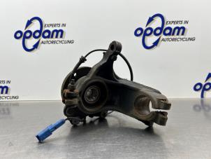 Gebruikte Fusee links-voor Citroen C4 Cactus (0B/0P) 1.2 PureTech 82 12V Prijs € 50,00 Margeregeling aangeboden door Gebr Opdam B.V.