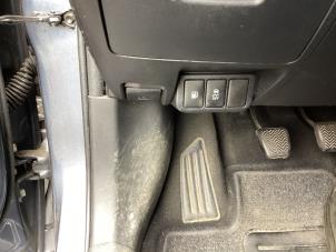 Gebruikte ASR schakelaar Toyota Avensis Wagon (T27) 1.8 16V VVT-i Prijs op aanvraag aangeboden door Gebr Opdam B.V.
