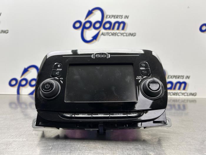 Gebruikte Display Multi Media regelunit Fiat 500C (312) 0.9 TwinAir 80 Prijs op aanvraag aangeboden door Gebr Opdam B.V.
