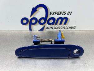 Gebruikte Portiergreep 4Deurs links-voor Kia Picanto (BA) 1.0 12V Prijs € 20,00 Margeregeling aangeboden door Gebr Opdam B.V.