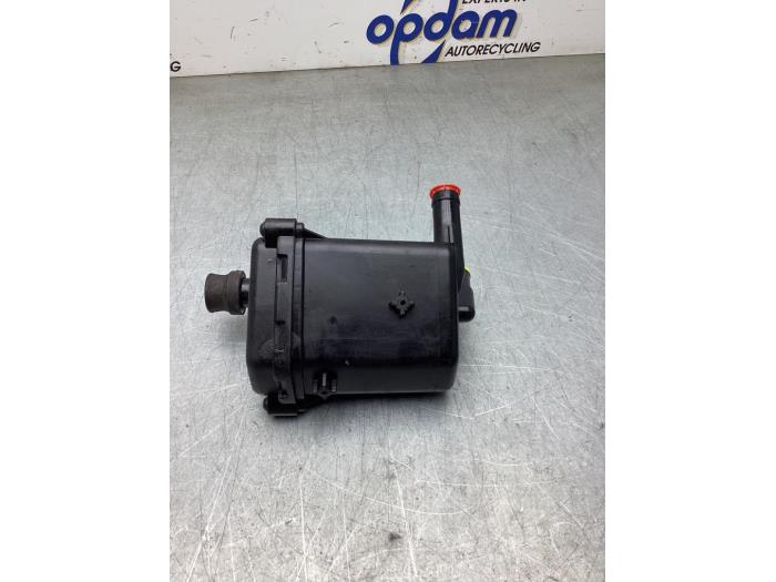 Gebruikte Servo Oliereservoir Mercedes GLE AMG Coupe (C292) 3.0 43 AMG V6 24V Turbo 4-Matic Prijs € 50,00 Margeregeling aangeboden door Gebr Opdam B.V.