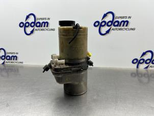 Gebruikte Stuurbekrachtiging Pomp Opel Vectra C 2.2 16V Prijs € 125,00 Margeregeling aangeboden door Gebr Opdam B.V.