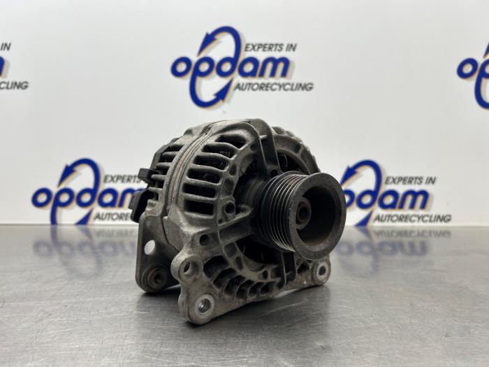 Gebruikte Dynamo Volkswagen Golf IV (1J1) 2.0 Prijs € 50,00 Margeregeling aangeboden door Gebr Opdam B.V.