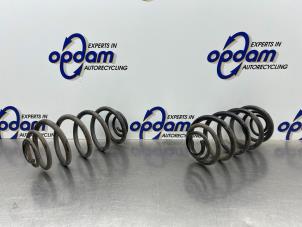 Gebruikte Schroefveer achter Opel Astra J (PC6/PD6/PE6/PF6) 1.4 Turbo 16V Prijs € 50,00 Margeregeling aangeboden door Gebr Opdam B.V.