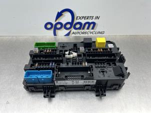 Gebruikte Zekeringkast Opel Astra H SW (L35) 1.6 16V Twinport Prijs € 100,00 Margeregeling aangeboden door Gebr Opdam B.V.