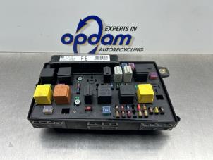 Gebruikte Zekeringkast Opel Astra H SW (L35) 1.6 16V Twinport Prijs € 75,00 Margeregeling aangeboden door Gebr Opdam B.V.