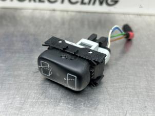 Gebruikte Schakelaar Ruitenwisser Mercedes ML I (163) 270 2.7 CDI 20V Prijs € 10,00 Margeregeling aangeboden door Gebr Opdam B.V.