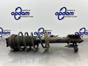 Gebruikte Mac Phersonpoot links-voor Opel Astra H SW (L35) 1.6 16V Twinport Prijs € 50,00 Margeregeling aangeboden door Gebr Opdam B.V.