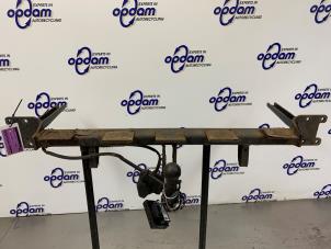 Gebruikte Trekhaak Opel Astra H SW (L35) 1.6 16V Twinport Prijs € 125,00 Margeregeling aangeboden door Gebr Opdam B.V.