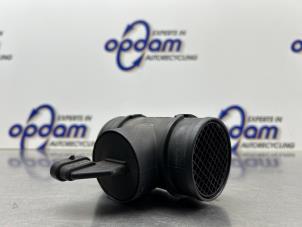 Gebruikte Luchtmassameter Opel Zafira (M75) 1.6 16V Prijs € 50,00 Margeregeling aangeboden door Gebr Opdam B.V.