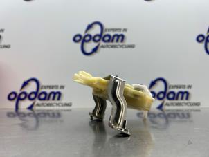 Gebruikte Motor Centrale Deurvergrendeling Toyota Yaris II (P9) 1.3 16V VVT-i Prijs € 50,00 Margeregeling aangeboden door Gebr Opdam B.V.