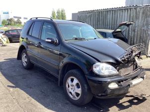 Gebruikte Koplamp rechts Mercedes ML I (163) 270 2.7 CDI 20V Prijs € 150,00 Margeregeling aangeboden door Gebr Opdam B.V.