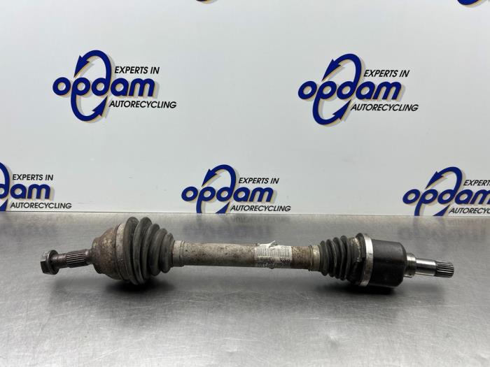 Gebruikte Aandrijfas links-voor Peugeot Partner (GC/GF/GG/GJ/GK) 1.6 HDI 90 16V Prijs € 50,00 Margeregeling aangeboden door Gebr Opdam B.V.