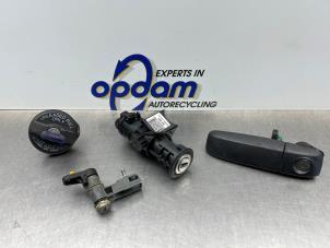 Gebruikte Cilinderslotenset (compleet) Fiat Panda (169) 1.2 Fire Prijs € 100,00 Margeregeling aangeboden door Gebr Opdam B.V.