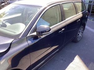 Gebruikte Portier 4Deurs links-voor Volvo V70 (BW) 1.6 T4 16V Prijs € 225,00 Margeregeling aangeboden door Gebr Opdam B.V.