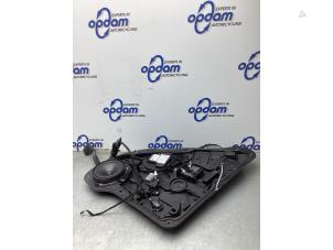 Gebruikte Raammechaniek 4Deurs links-achter Mercedes GLE AMG Coupe (C292) 3.0 43 AMG V6 24V Turbo 4-Matic Prijs € 250,00 Margeregeling aangeboden door Gebr Opdam B.V.