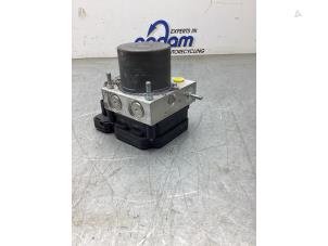 Gebruikte ABS Pomp Renault Kangoo Express (FW) 1.5 dCi 90 FAP Prijs € 150,00 Margeregeling aangeboden door Gebr Opdam B.V.