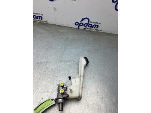 Gebruikte Hoofdremcilinder Opel Karl 1.0 12V Prijs € 30,00 Margeregeling aangeboden door Gebr Opdam B.V.