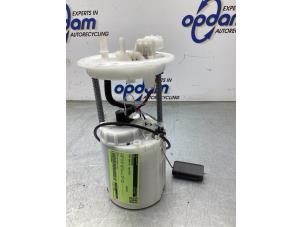 Gebruikte Benzinepomp Opel Karl 1.0 12V Prijs € 50,00 Margeregeling aangeboden door Gebr Opdam B.V.