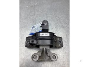 Gebruikte Versnellingsbak Steun Opel Karl 1.0 12V Prijs € 20,00 Margeregeling aangeboden door Gebr Opdam B.V.