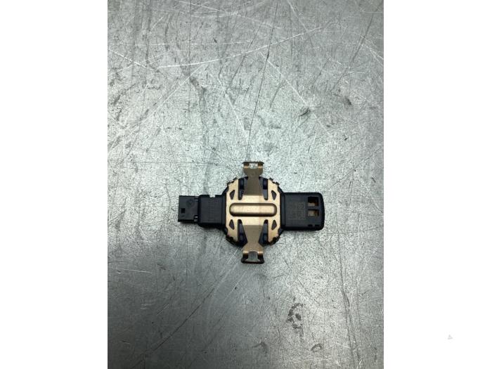 Gebruikte Regensensor Skoda Fabia III Combi (NJ5) 1.0 TSI 12V Prijs € 75,00 Margeregeling aangeboden door Gebr Opdam B.V.