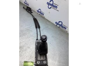 Gebruikte Versnellingsbak Bedieningskabel Skoda Fabia III Combi (NJ5) 1.0 TSI 12V Prijs € 25,00 Margeregeling aangeboden door Gebr Opdam B.V.