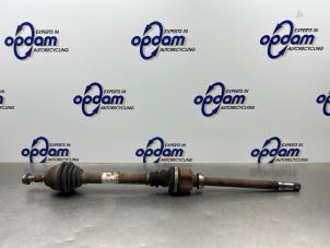 Gebruikte Aandrijfas rechts-voor Citroen C4 Picasso (UD/UE/UF) 1.6 16V THP Sensodrive Prijs € 75,00 Margeregeling aangeboden door Gebr Opdam B.V.